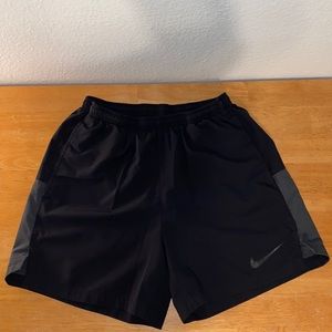 Mens Black 4.5/5in Inseam Nike Running Shorts /w Liner